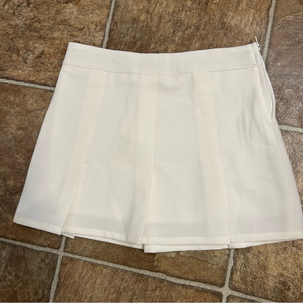 NWT GB girls size 4 Ivory Pleated skirt Tennis Golf Cheer Country Club Cool New